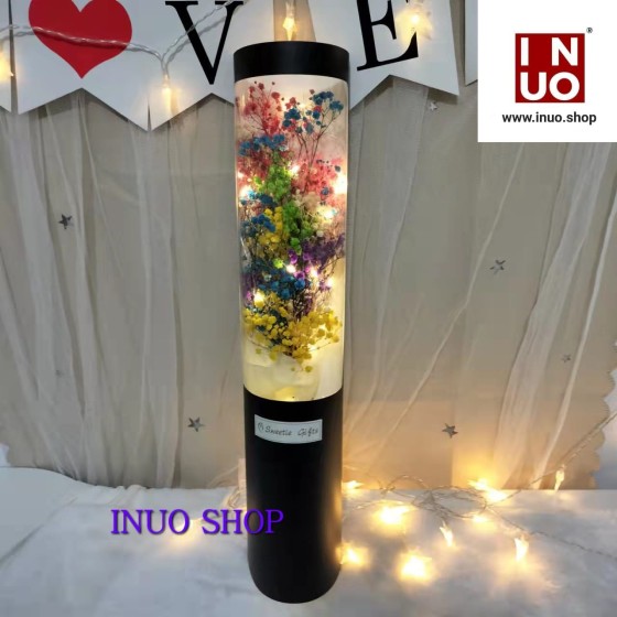 Caja con rosas de jabón y luces calidas